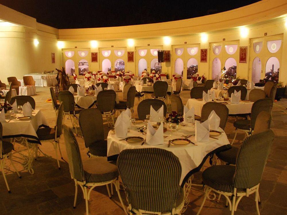 Garden Hotel - Heritage By Hrh Group Of Hotels أُودايبور المطعم الصورة